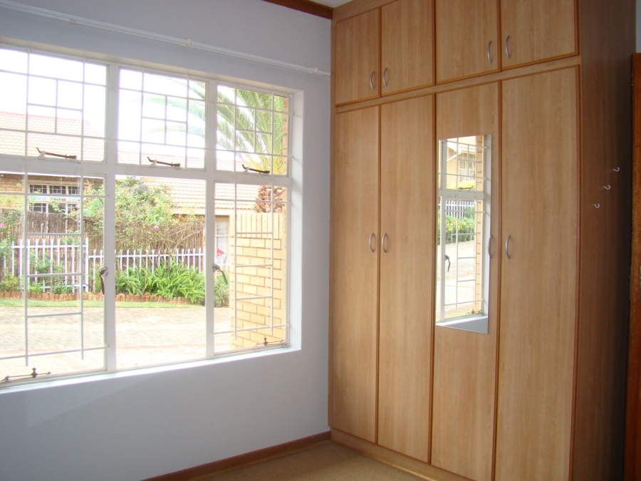 2 Bedroom Property for Sale in Langenhovenpark Free State